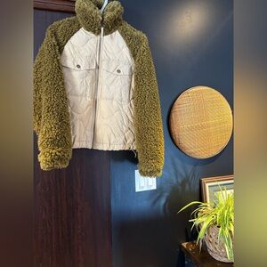 Universal Thread woman’s Jacket - Olive Green and Cream